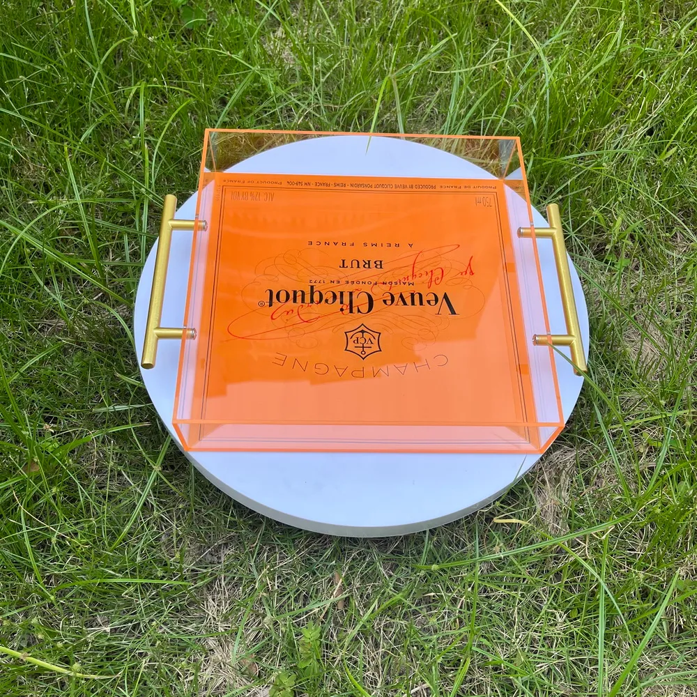 Food Storage Brands - Fabelhaftes goldenes Serviertablett in Orange und